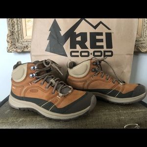 NEW WOMEN’S KEEN LEATHER WATERPROOF HIKING BOOTS!!